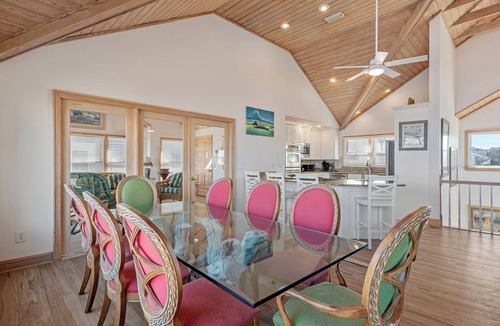Whale Head Hill House | Sovereign of the Seas: Oceanfront/Hot Tub/Dogs OK