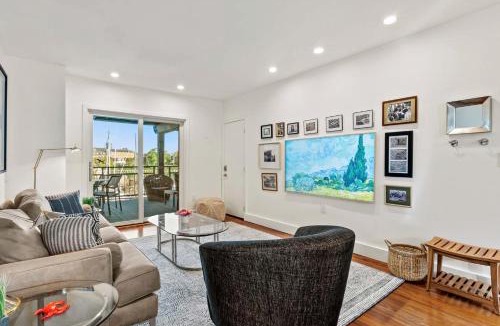 Eastport House | Spa Creek Waterfront Pool & Parking