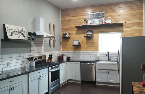 Killeen House | Spacious 100yo Farmhouse with Modern Amenities