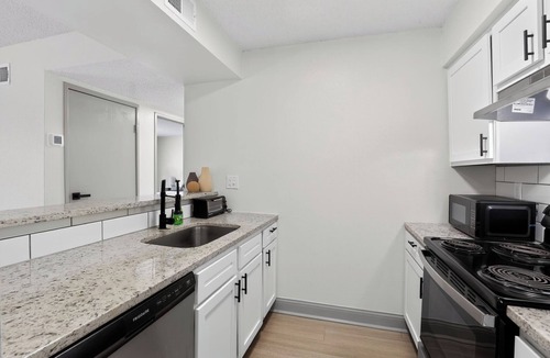 Lenexa Apartment | Spacious 2BR stay with updated interiors