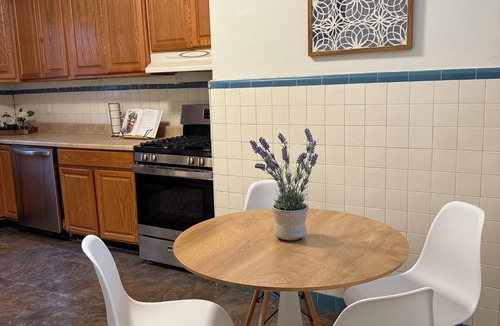 Jersey City House | Spacious 3 bed 2 bath with free parking and easy NYC transportation