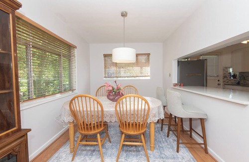 West Ridge House | Spacious 3 Bedroom 1 Bathroom Rogers Park Town House Budget-Friendly