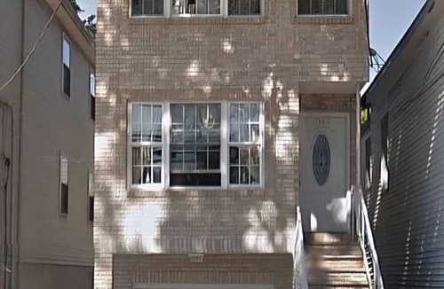 Elizabeth Apartment | Spacious 3-bedroom apartment with WiFi, AC in Elizabeth, NJ
