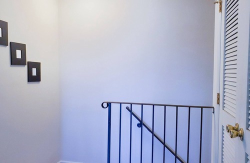 Iselin Apartment | Spacious 3 bedrm 2.5 bathrm Town home free parking Discount for long stays