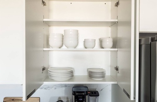 Historic Downtown Apartment | Spacious 3BR Loft | 15 From NYC & MetLife| Great Value | Groups Welcome