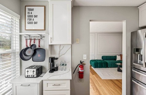 Somerset House | Spacious 3BR Near Rutgers & Princeton & NYC Access