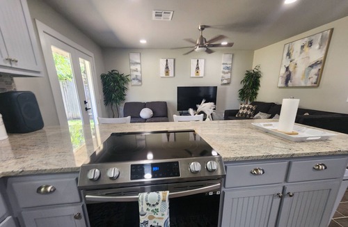 Del City House | Spacious 4-bdr house in charming Del City with AC, WiFi and 9 min of Tinker AFB