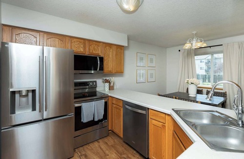 Altoona Condo | Spacious 4-Bed/2.5 BA Modern Home