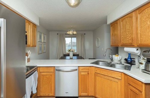 Altoona Condo | Spacious 4-Bed/2.5 BA Modern Home