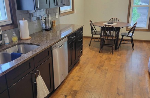 Iowa City House | Spacious 4-bed/3-bath house in Iowa City - 1.2 miles from Kinnick and UIHC