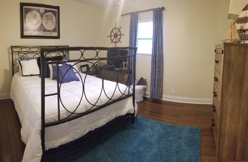 Langston Bed & Breakfast | Spacious 4-Bed 4-Bath Lakeside Retreat at Ballards by The Lake