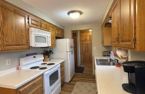Watertown House | Spacious 4-bedroom 2900 square foot house on Lake Kampeska in marina bay.