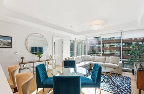 Hoboken Apartment | Spacious 4 Bedroom Apartment in Hoboken, Sleeps 10 Near NYC Transit