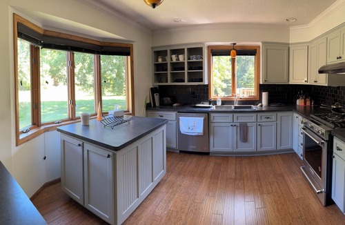 Somerset House | Spacious 4-bedroom Apple River house in beautiful Somerset with AC fitness room