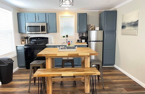 Lyons House | Spacious 4-Bedroom for Travelers, Contractors & Corporate Stay @SweetOnionHome