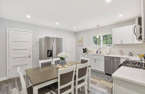 St. Charles House | Spacious 4-bedroom house - St. Charles with AC