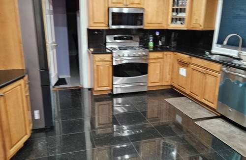 Edison House | Spacious 4-Bedroom Home in Edison Perfect for Your Stay, Direct Train to NYC!