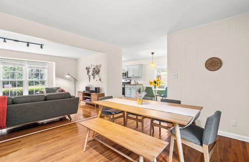 Carrboro House | Spacious 4-bedroom house with Fenced-In backyard near UNC and Chapel Hill
