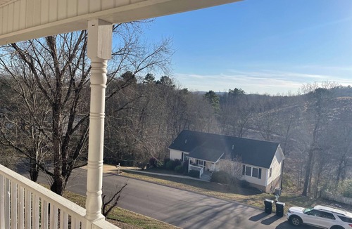 Graysville House | Spacious 4-bedroom house with scenic view in superb Ringgold with AC