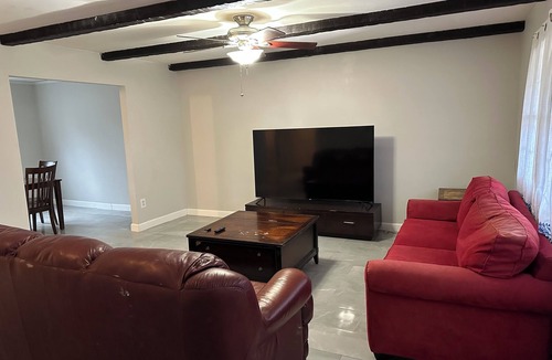 Rolling Road Farms House | Spacious 4-bedroom house in cool Woodlawn with AC, WiFi Baltimore DC area