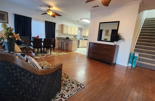 Harbor Town House | Spacious 4-bedroom House Perfect for Family weekend