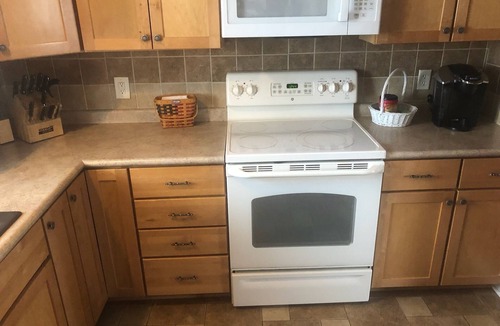 West Omaha House | Spacious 4-bedroom house in charming Omaha with AC