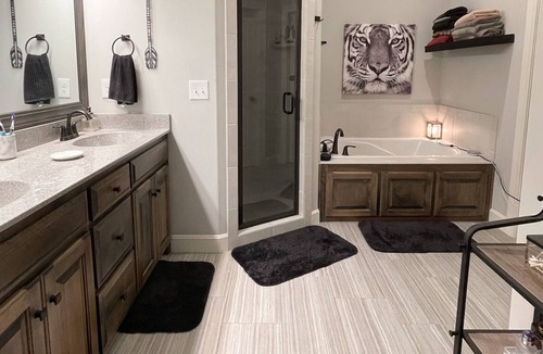 Olathe House | Spacious 4 Bedroom Modern Home w/ Full Gym. ⭐️6+ Month Availability Only⭐️