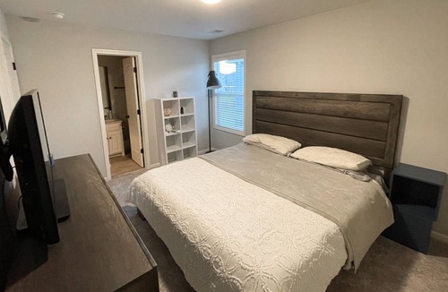 Olathe House | Spacious 4 Bedroom Modern Home w/ Full Gym. ⭐️6+ Month Availability Only⭐️