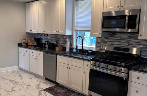 Rossville House | Spacious 4-bedroom retreat house with plenty of parking