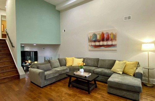 West Poplar House | Spacious 4-bedroom house with Roof Deck Hot Tub and attached Garage