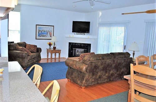 Eastport House | Spacious 4 BR with first FL. BR in Eastport is close to everything! AND PARKING!