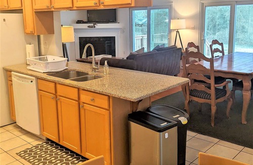 Eastport House | Spacious 4 BR with first FL. BR in Eastport is close to everything! AND PARKING!