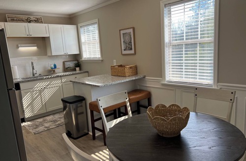 Martinez House | Spacious 4Bed/2Bath:Newly Refurbished: 2 Floors w/2 Living Rooms: 15 Min to GOLF
