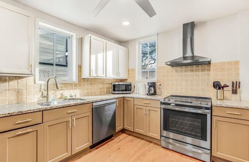 Asbury Park Apartment | Spacious 4BR Duplex - 5 Blks 2 Beach - Badges Incl