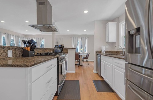 Oak Park House | Spacious 4BR Home in Oak Park