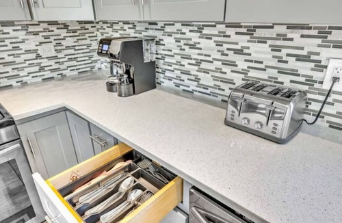 Bensenville House | Spacious 4BR Home Near O’Hare | Mid-Term Friendly