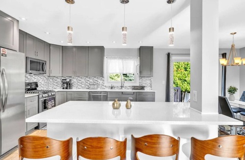 Bensenville House | Spacious 4BR Home Near O’Hare | Mid-Term Friendly