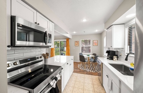 Blue Springs House | Spacious 4BR Home Office+ Fenced Yard Long Stays