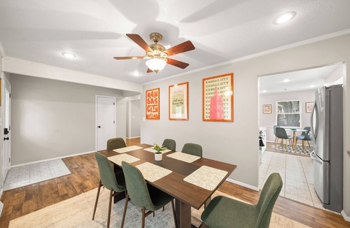 Blue Springs House | Spacious 4BR Home Office+ Fenced Yard Long Stays