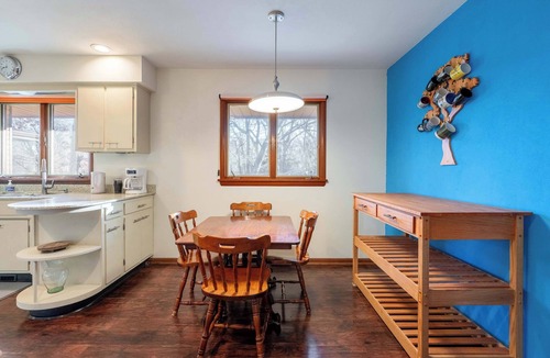 Rockford House | Spacious 4BR Home with BBQ, Yard, Near Golf Course