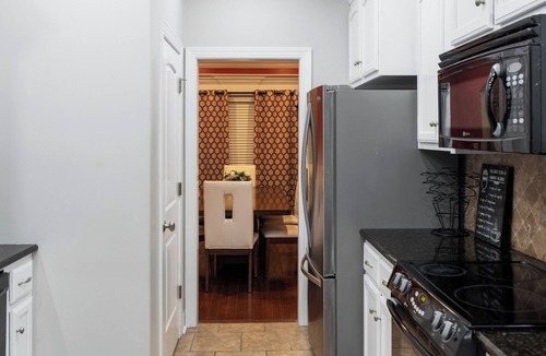 Madison House | Spacious 4BR Retreat - 2 Masters + Theater/Lounge - Sleeps 10-12