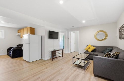 Wheaton-Glenmont House | Spacious 5-bedroom house in Silver Spring with AC Near DC & Metro