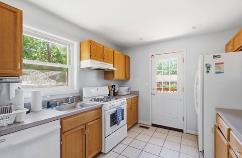 Wheaton-Glenmont House | Spacious 5-bedroom house in Silver Spring with AC Near DC & Metro