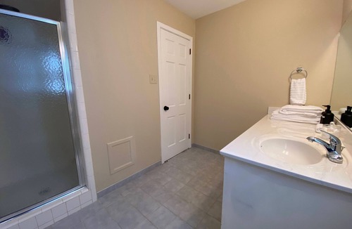 Silver Creek House | Spacious 5-bedroom, 3-bathroom house with pool table in delightful Rome
