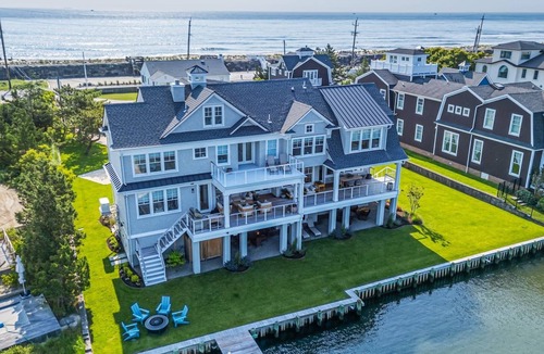 Sea Bright House | Spacious 5 bedroom beach house.