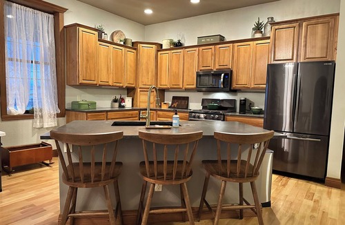 Whitewood House | Spacious 5-bedroom farmhouse near Sturgis with WiFi