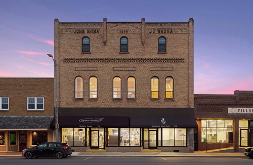 Montgomery House | Spacious 5-bedroom historic house in Montgomery, MN