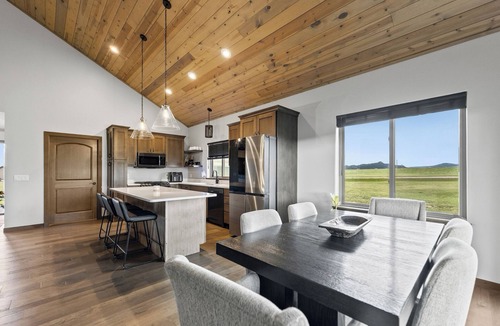 Spearfish House | Spacious 5-bedroom house in awesome Spearfish with BEAUTIFUL view and gym
