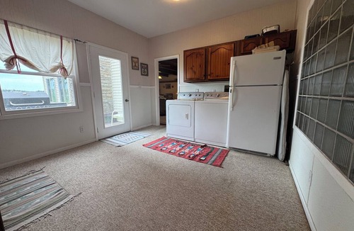 Argyle House | Spacious 5-bedroom house in Montrose with AC, and room for the whole family.
