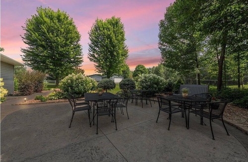 Baldwin House | Spacious 5-bedroom House with Outdoor Spaces, Sleeps 12+